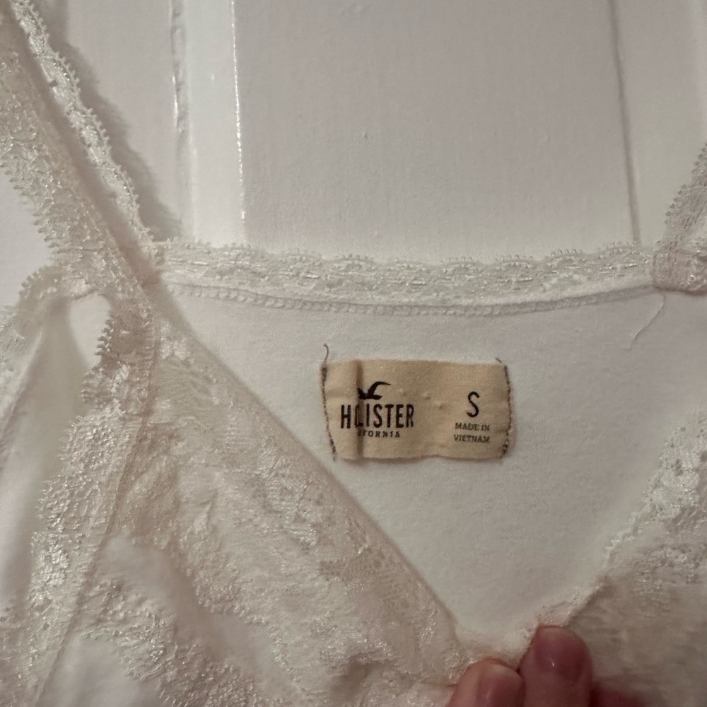2000’s Hollister Ivory Lace Cami - Picture 3 of 4